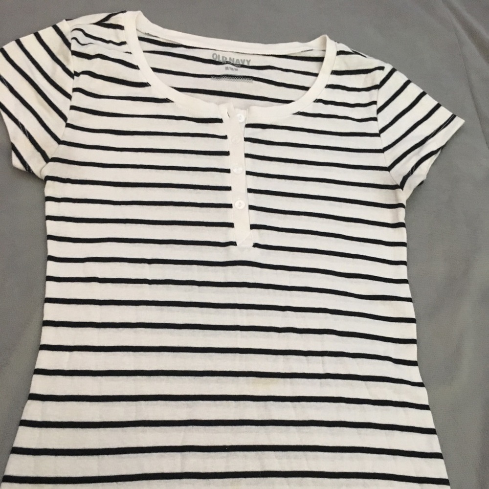 Old navy tee
